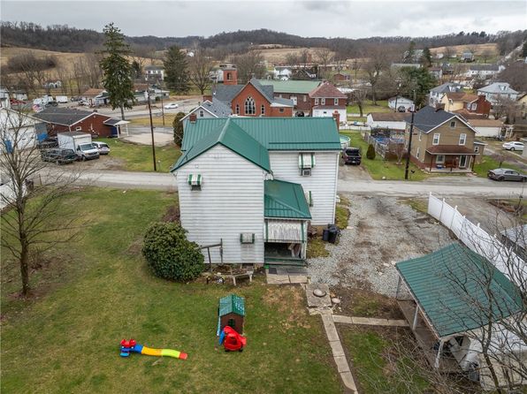 912 Maple St E, Ruffs Dale, PA 15679