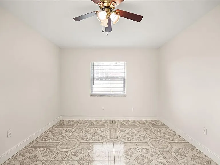 948 Ocala Woods Ln — Photo 15