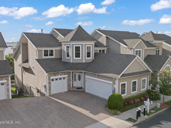 66 Pilot Ln, Staten Island, NY 10309