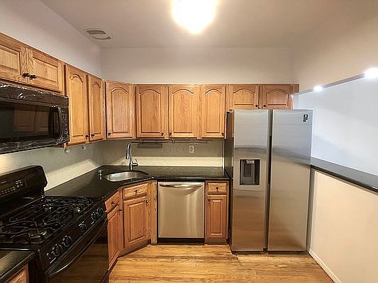 5th image of 230 Gates Ave #1