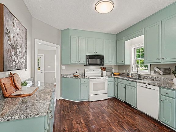 5th image of 212 Mitchell Ave
