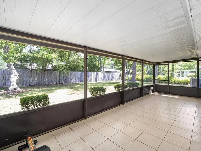 2230 NW 42nd Ave — Photo 12