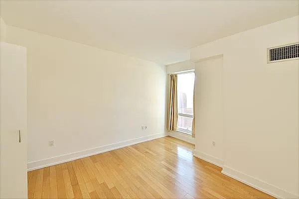 Rented by R New York | media 8