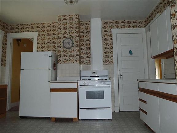 3rd image of 1219 Huffman Ave