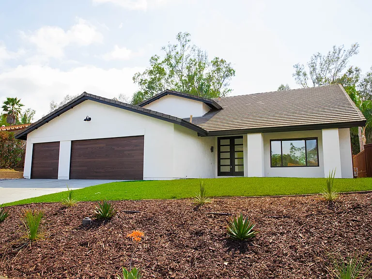 1364 Pillsbury Ln — Photo 1