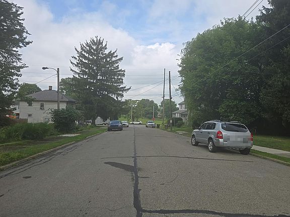 4th image of 1015 Webster St