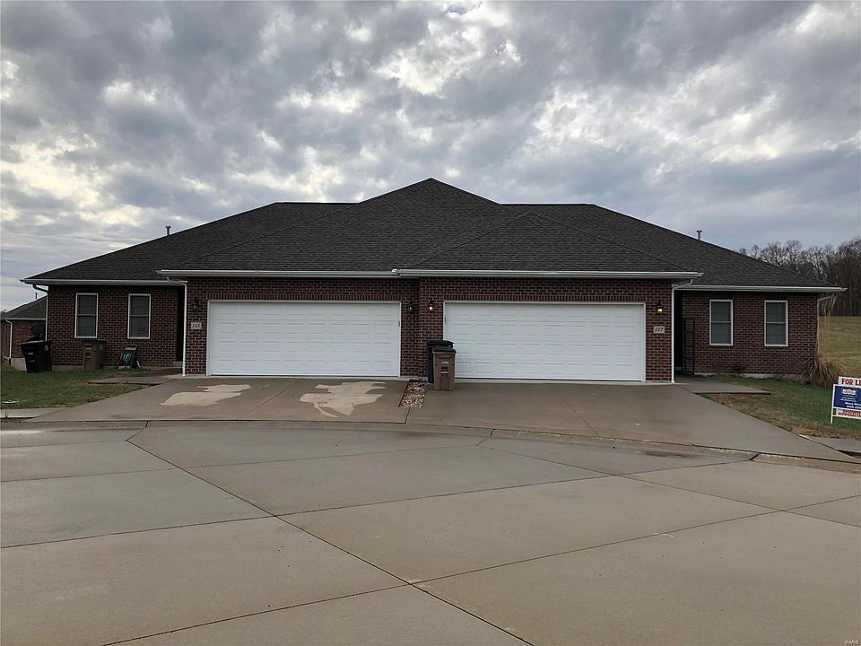1st image of 135 Winterfield Cir
