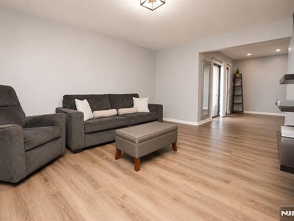 4th image of 1906 Paterson Plank Rd APT 3A