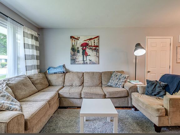 4th image of 4759 Pennsylvania Ave NE