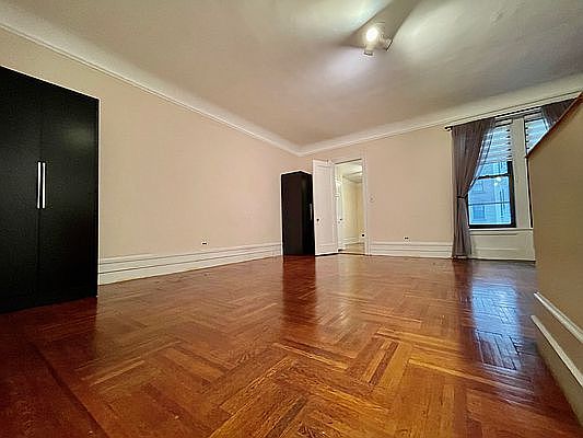 3rd image of 320 W 105th St #3B