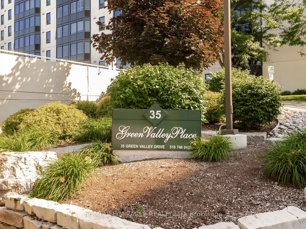 35 Green Valley Dr #1705, Kitchener, ON N2P 2A5