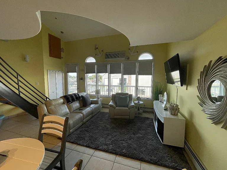 21 Seabreeze Dr #21 — Photo 2