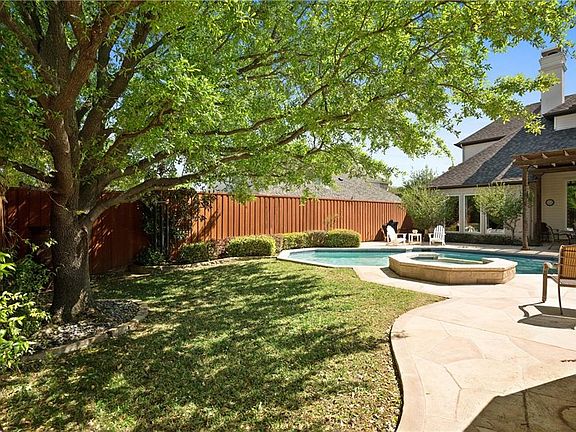 3rd image of 3901 Braewood Cir