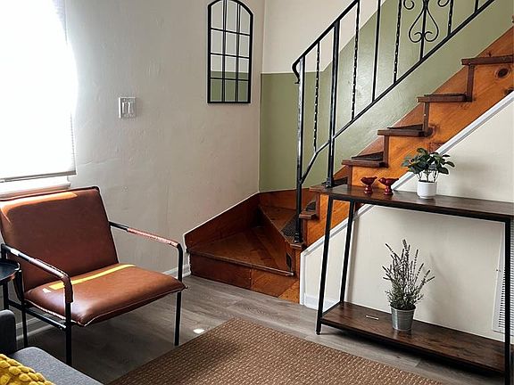 3rd image of 74 Chambers St