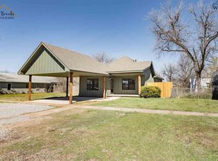 102 W Magnolia Ave, Iowa Park, TX 76367