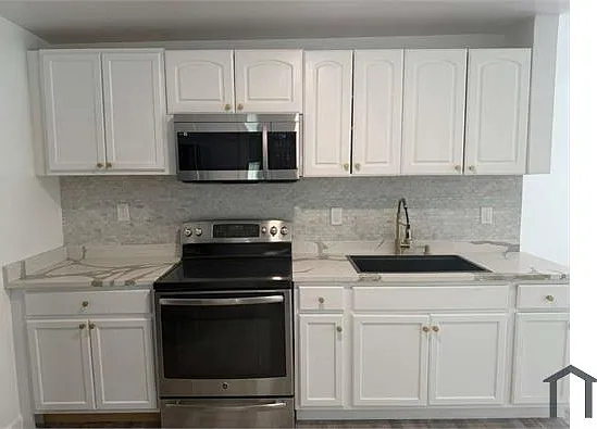 4 bed, 1600 sqft, $3,975 — Photo 3