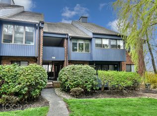 260 Indian Hollow Ct, Mahwah, NJ 07430