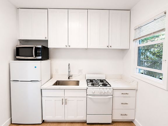 2nd image of 1827-1829 Berkeley Way #1827C