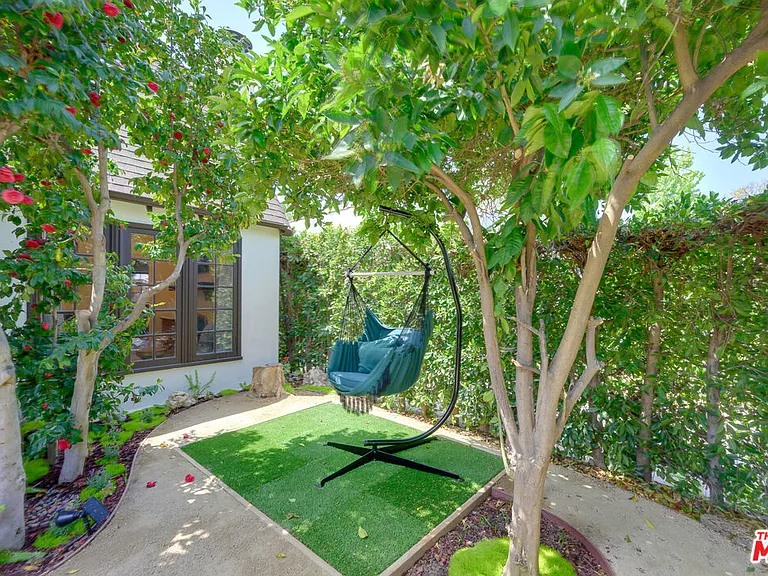 8818 Rosewood Ave — Photo 3