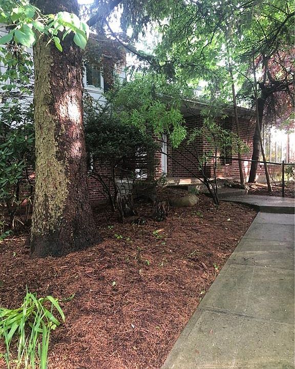 1st image of 7 Boxwood Ln