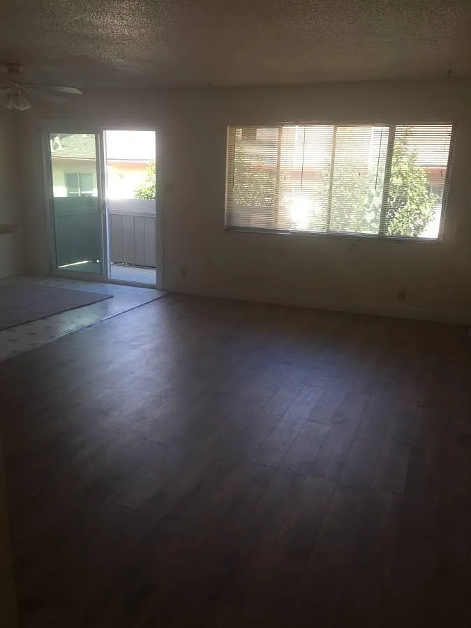 2 bed, 1008 sqft, $2,300 — Photo 2