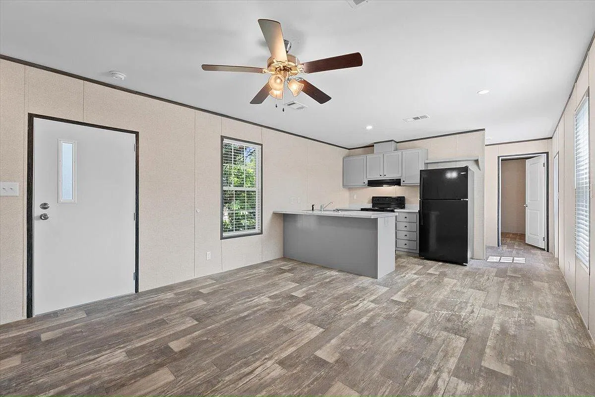 2 bed, 2.0 bath, $1,470 — Photo 2