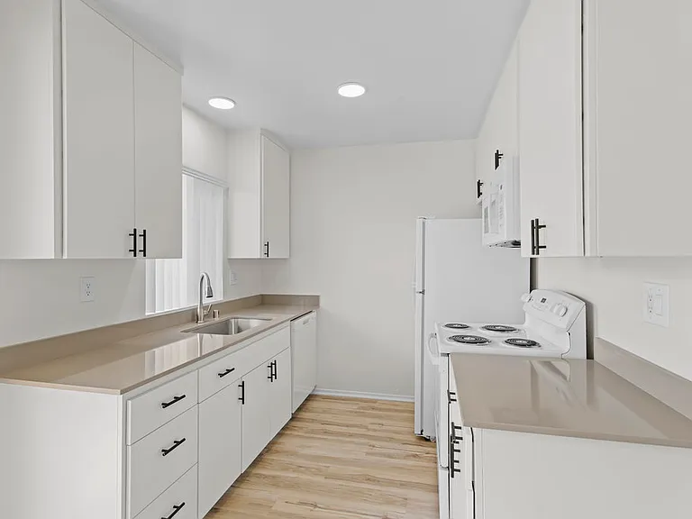 Tuscany Apartments — Photo 42