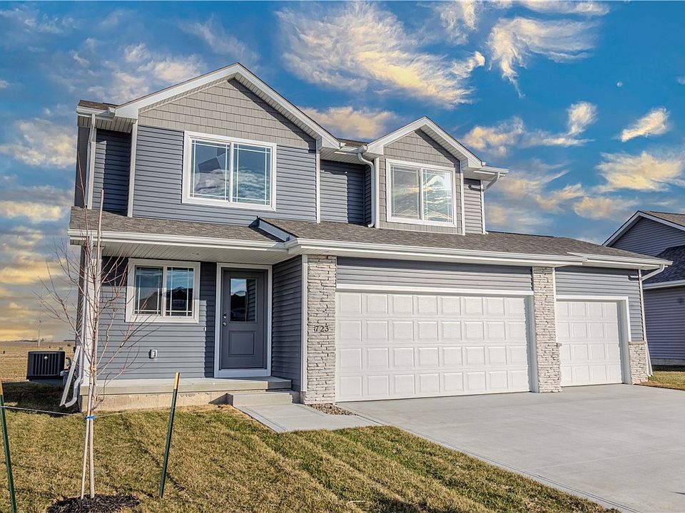 1st image of 723 NE Doe Pointe Dr