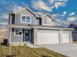 723 NE Doe Pointe Dr, Ankeny, IA 50021