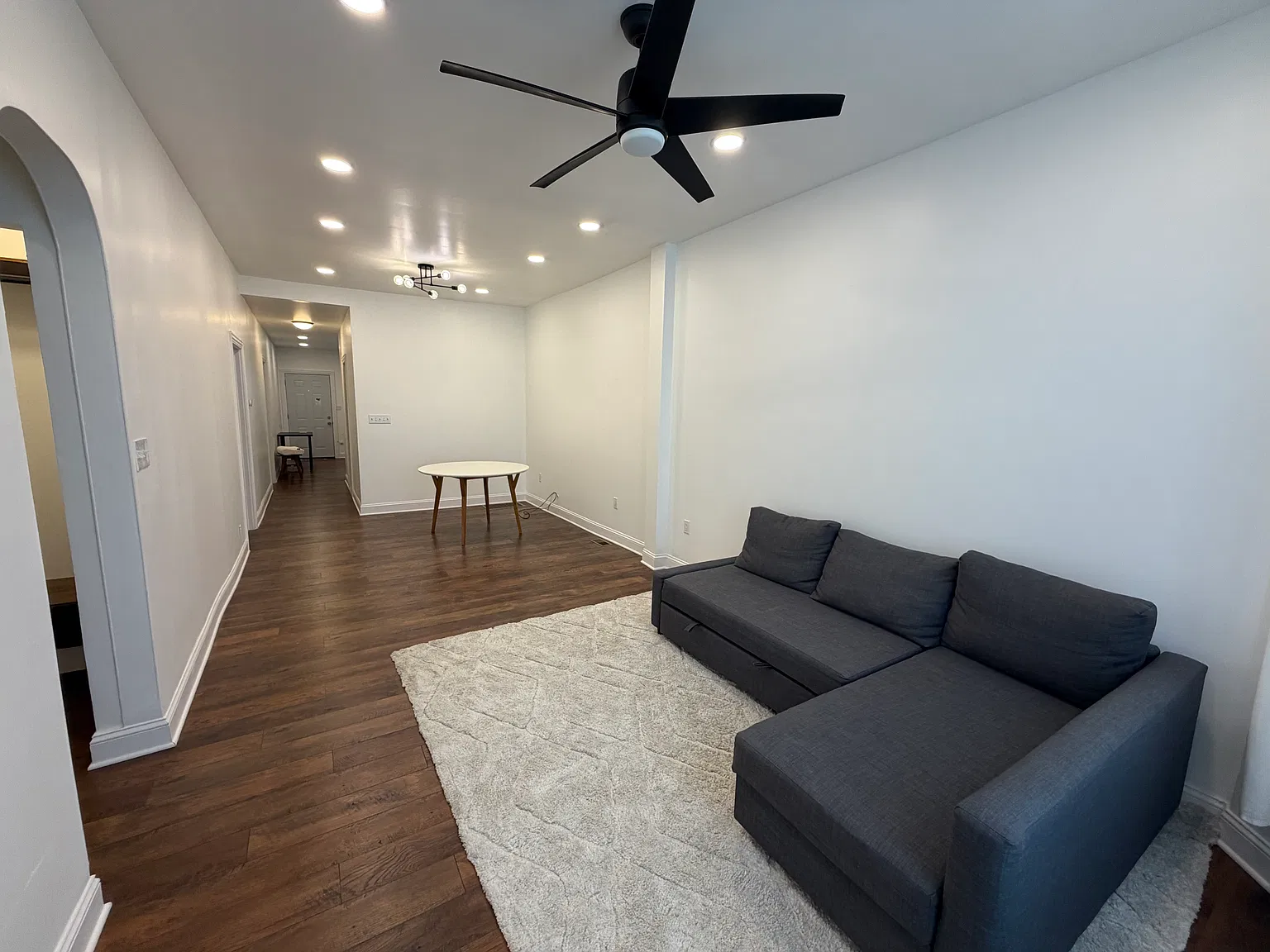 2 bed, 1000 sqft, $1,600 — Photo 1