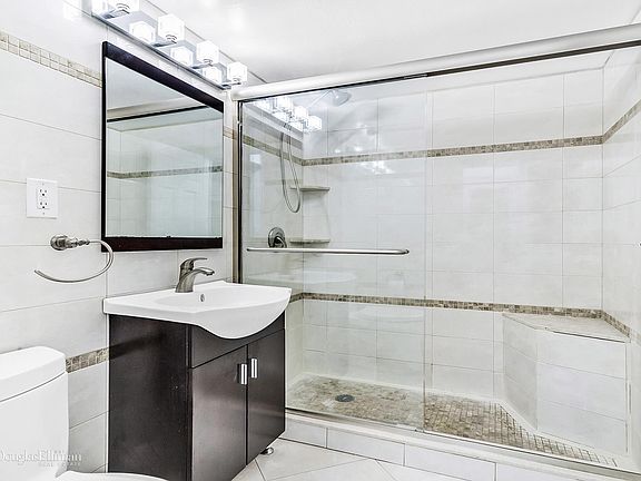 3rd image of 1381 Avenue Of The Amer #4A