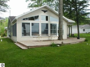 3189 W Lake Mitchell Dr, Cadillac, MI 49601