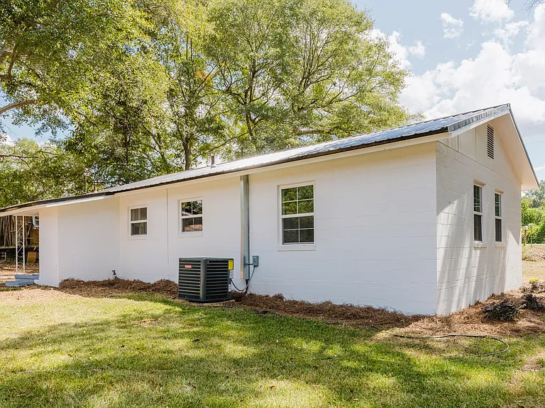 136 Loop Rd — Photo 2