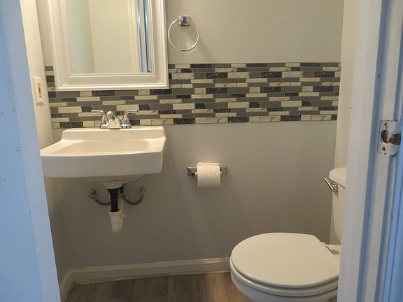 3rd image of 420 Simpson Rd #11