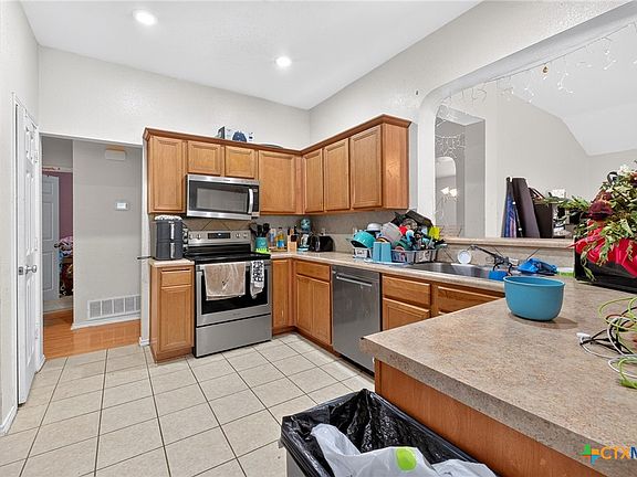 5th image of 2215 Memory Ln