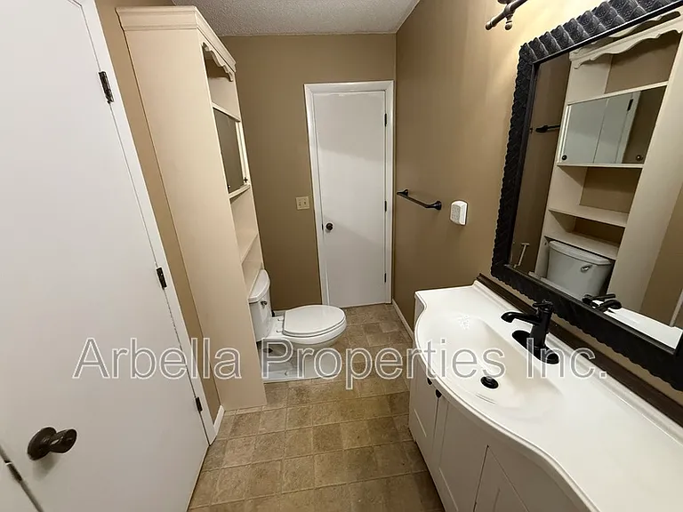 2708 Granbrook Dr — Photo 10