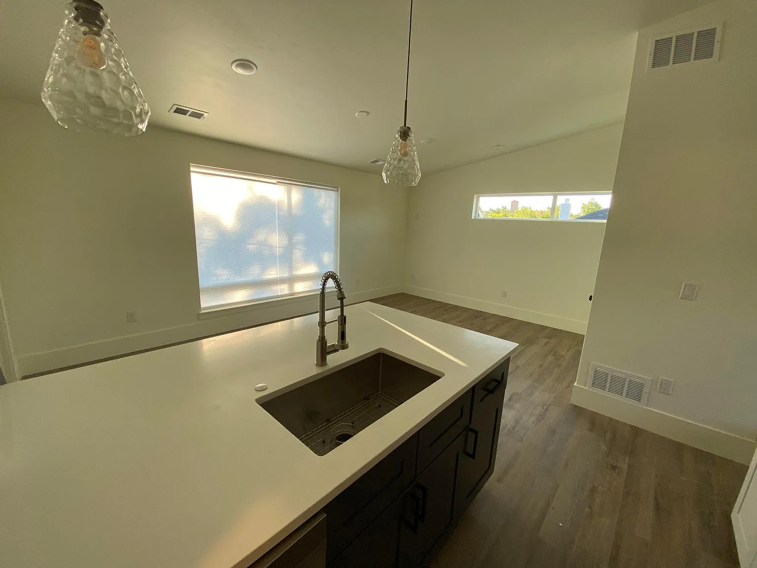2 bed, 900 sqft, $2,600 — Photo 4