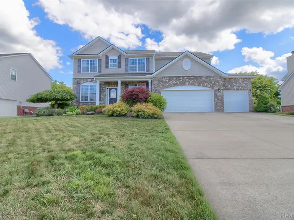 57649 Blossom Valley Trl, New Hudson, MI 48165