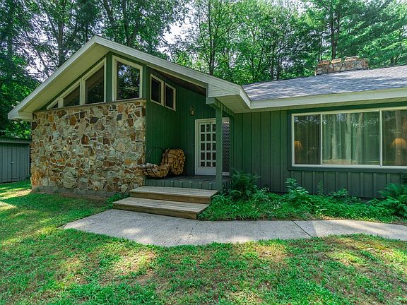 5th image of 9 Pineview Ln