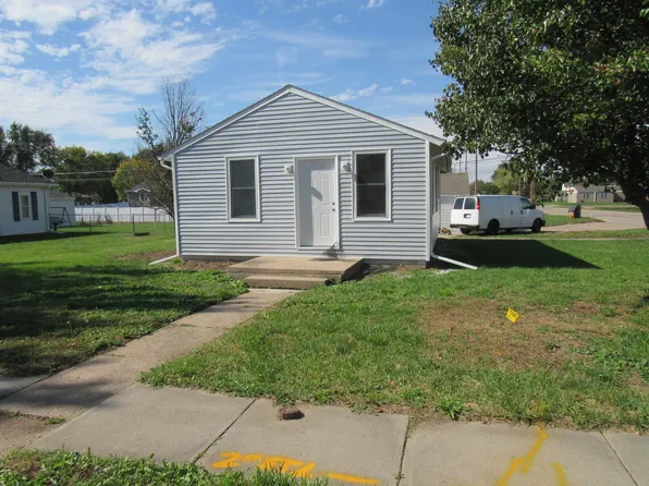 402 S Delaware Ave, Hastings, NE 68901