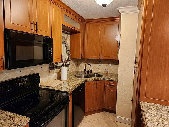 4th image of 111 NE 174th Street