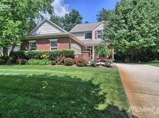 2522 Signature Dr, Pinckney, MI 48169