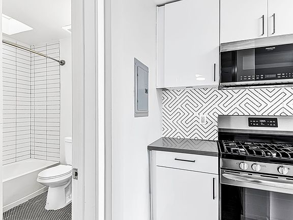5th image of 5005 August St #33