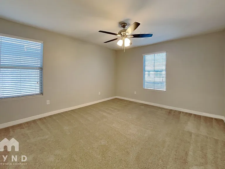 421 N 119th Dr — Photo 11