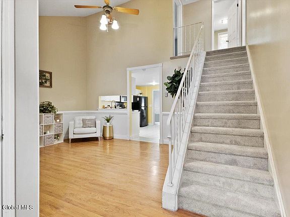 5th image of 24 Pepperbush Place