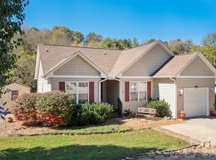25 Village St, Clyde, NC 28721