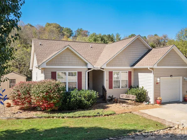 25 Village St, Clyde, NC 28721