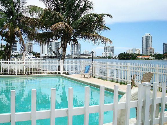 2nd image of 920 Bay Dr APT 12