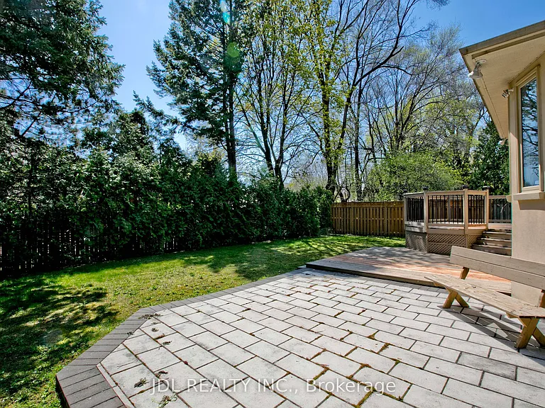 53 Aldershot Cres — Photo 47