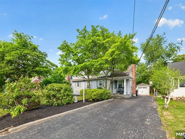 43 Colonial Pkwy, Dumont, NJ 07628